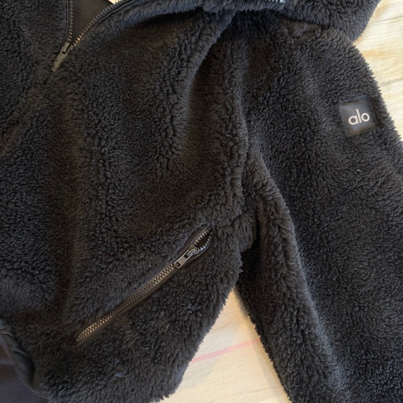 ALO Yoga Foxy Sherpa Fleece Jacket - Picture 3 of 6
